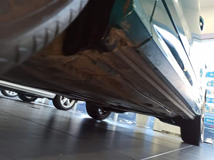 Фото 8 - Audi Q2L