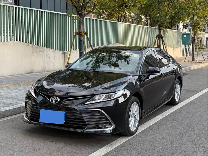 Фото 1 - Toyota Camry