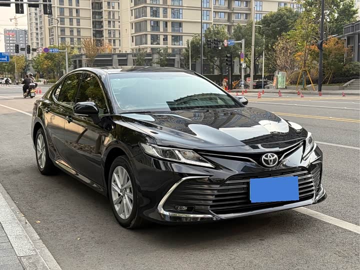 Фото 3 - Toyota Camry