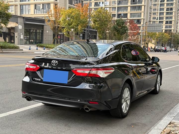 Фото 4 - Toyota Camry