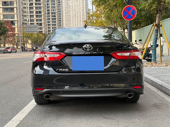 Фото 5 - Toyota Camry