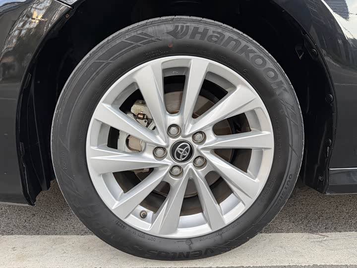 Фото 8 - Toyota Camry