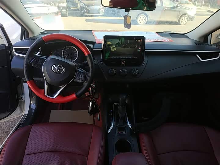 Фото 10 - Toyota Corolla