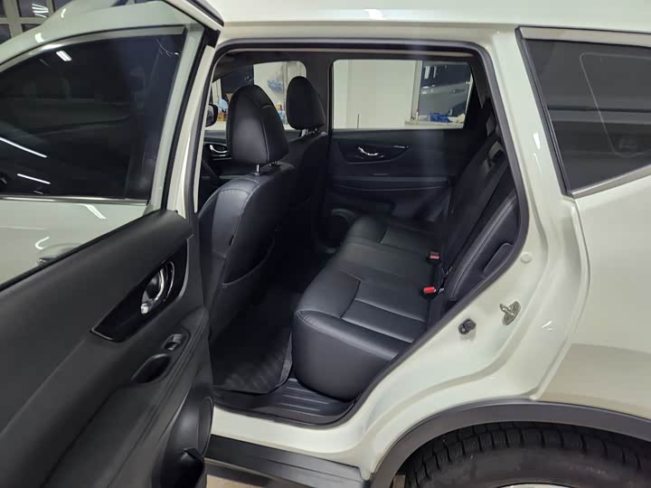 Фото 8 - Nissan X-Trail