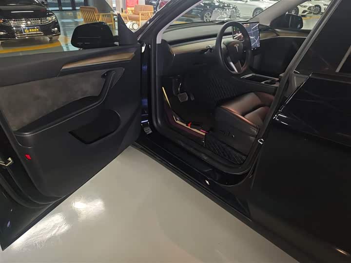 Фото 16 - Tesla Model Y