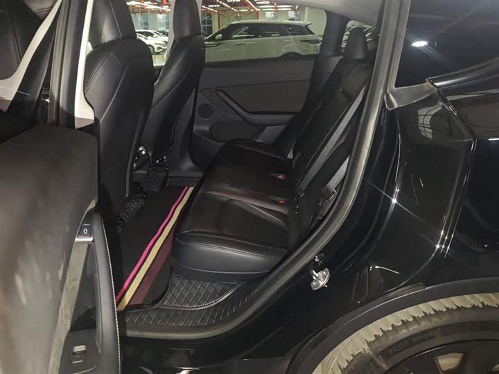 Фото 17 - Tesla Model Y