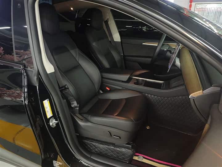 Фото 25 - Tesla Model Y