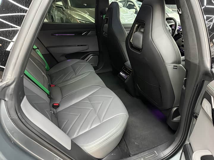 Фото 11 - Zeekr 001