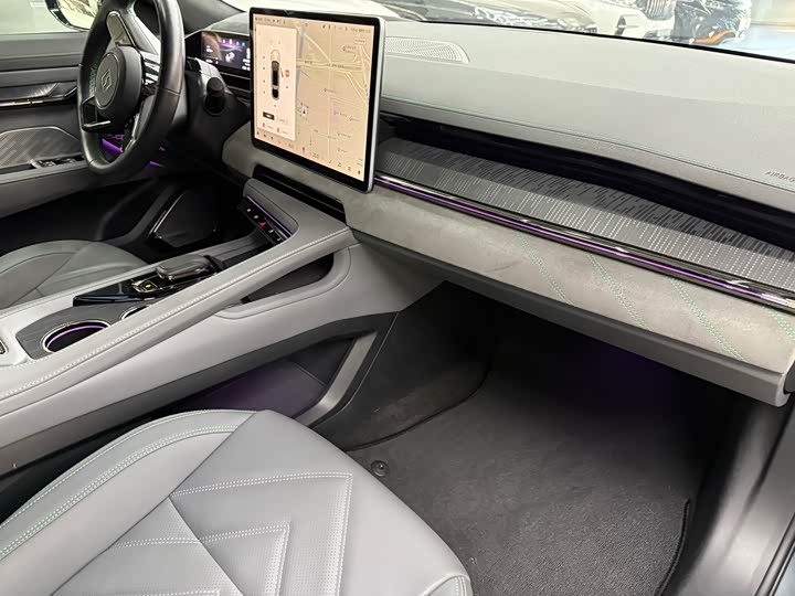 Фото 13 - Zeekr 001