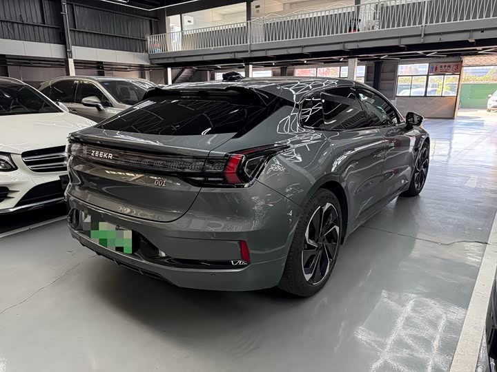 Фото 16 - Zeekr 001