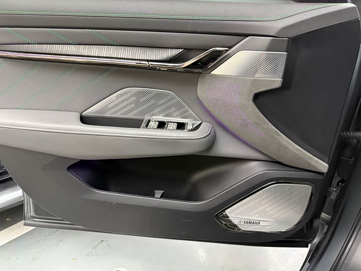 Фото 5 - Zeekr 001