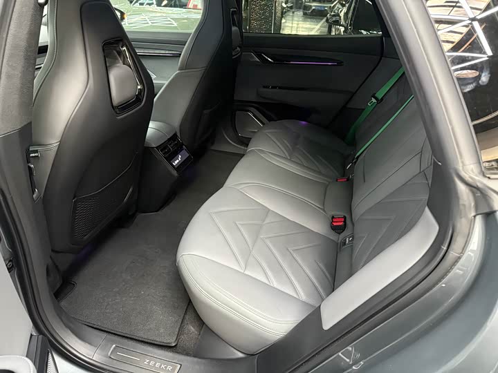 Фото 8 - Zeekr 001