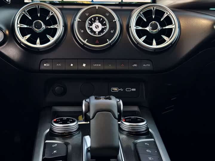 Фото 5 - Tank 300