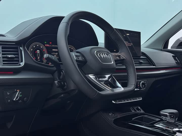 Фото 10 - Audi Q5L