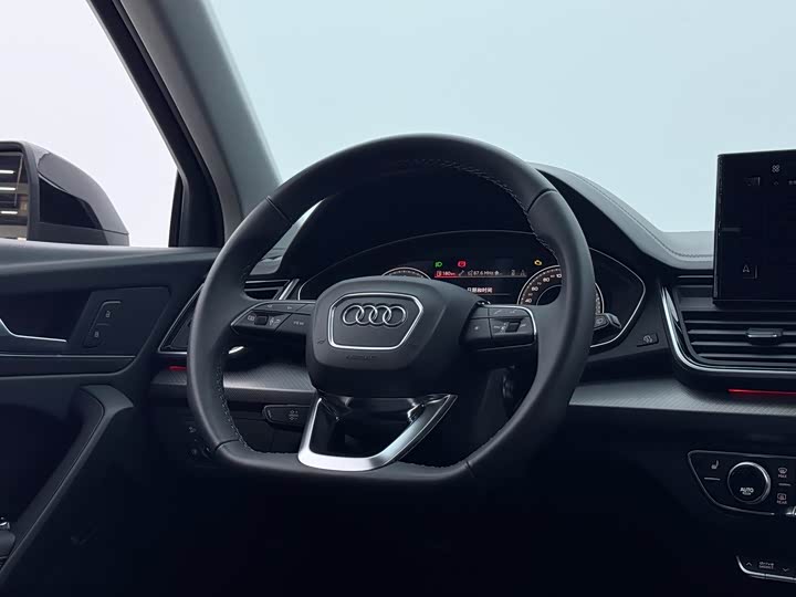 Фото 17 - Audi Q5L