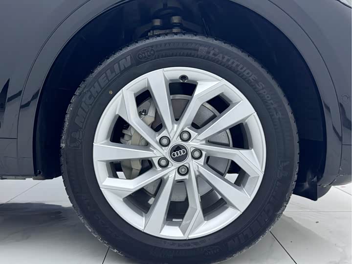 Фото 20 - Audi Q5L