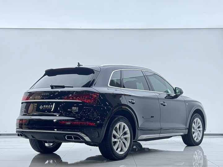 Фото 22 - Audi Q5L