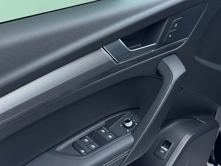 Фото 9 - Audi Q5L