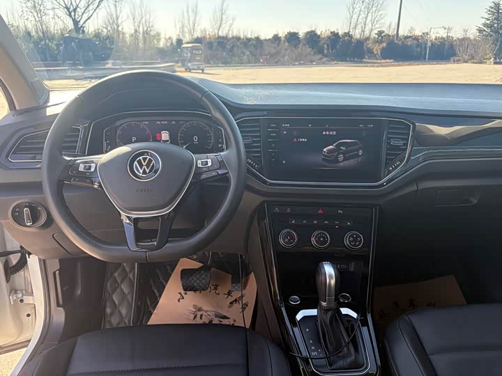 Фото 10 - Volkswagen T-Roc