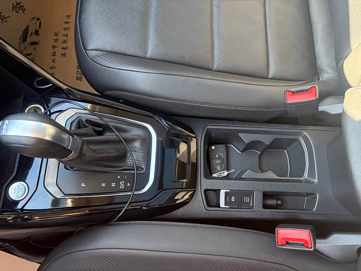 Фото 13 - Volkswagen T-Roc