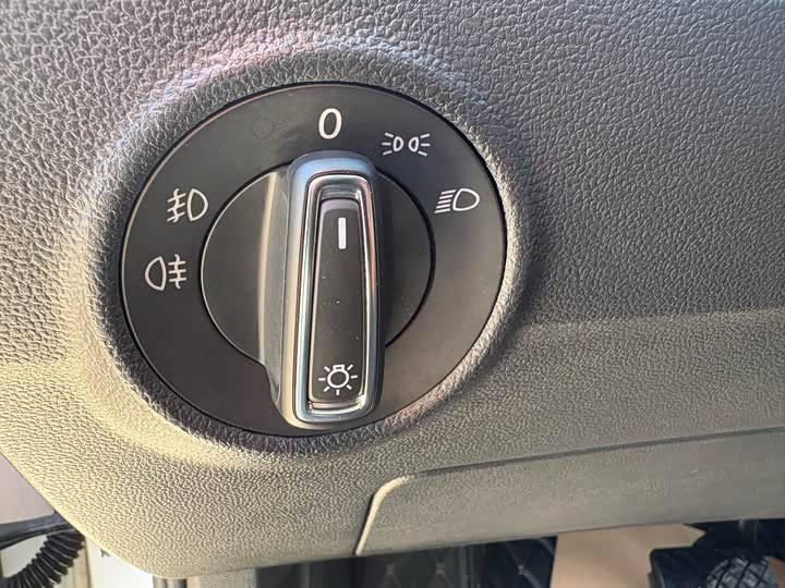 Фото 14 - Volkswagen T-Roc