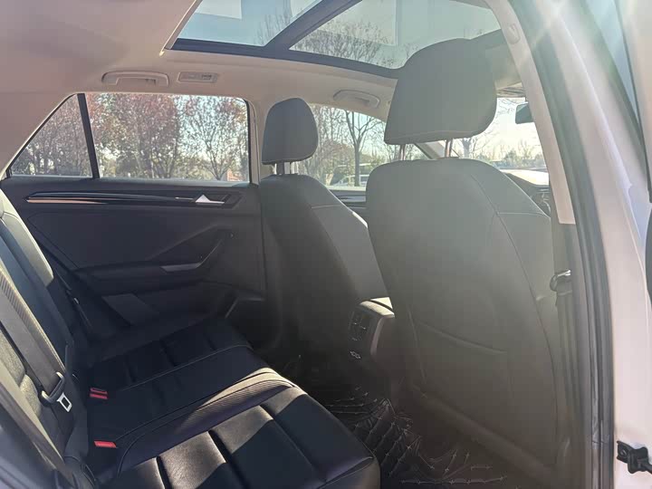 Фото 20 - Volkswagen T-Roc