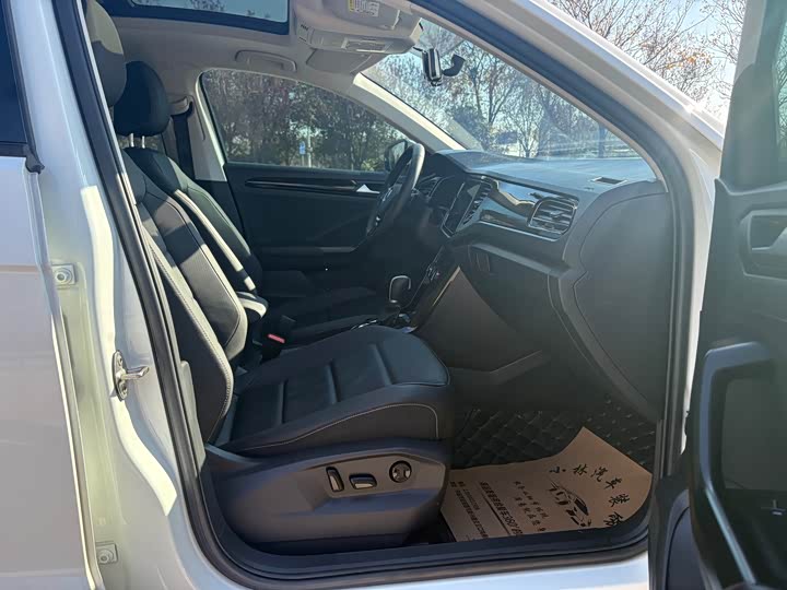 Фото 21 - Volkswagen T-Roc