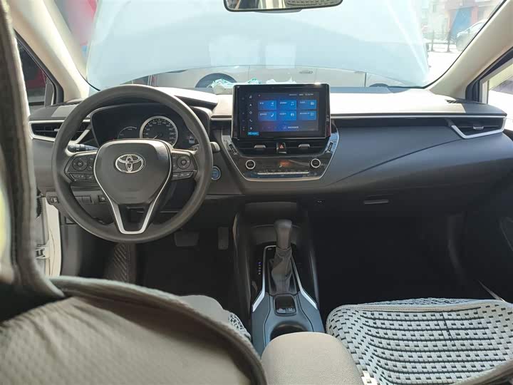 Фото 13 - Toyota Corolla