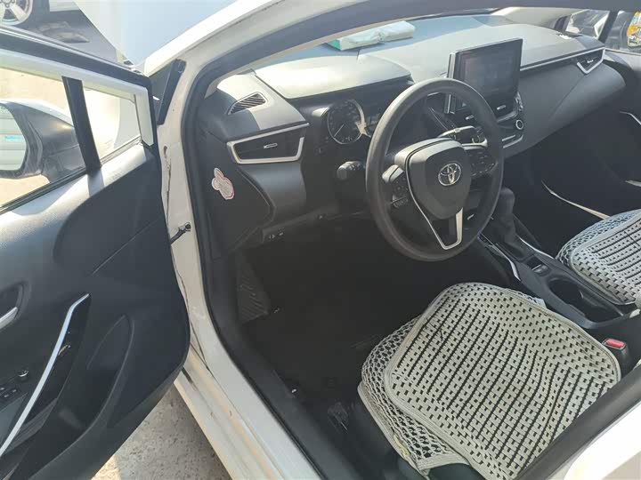 Фото 14 - Toyota Corolla