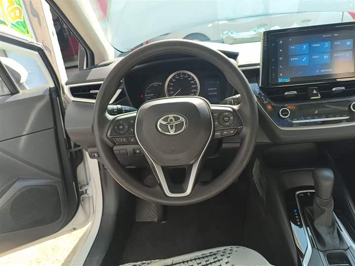 Фото 3 - Toyota Corolla