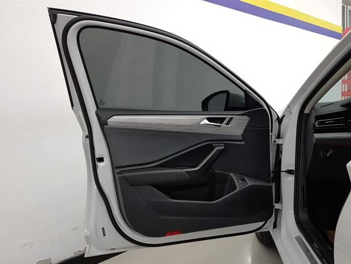 Фото 7 - Volkswagen Sagitar L