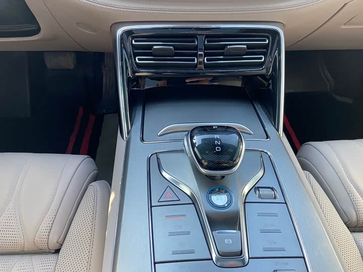 Фото 14 - BYD Tang Hybrid/EV