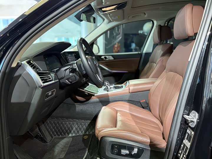 Фото 10 - BMW X7