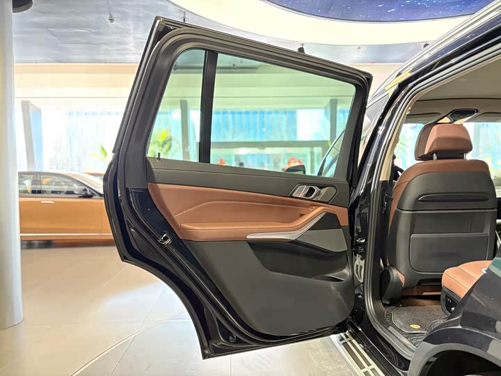 Фото 16 - BMW X7