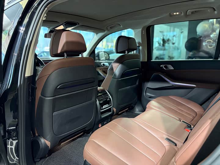 Фото 18 - BMW X7