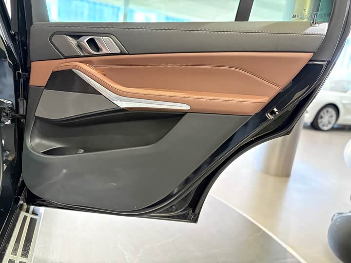 Фото 21 - BMW X7