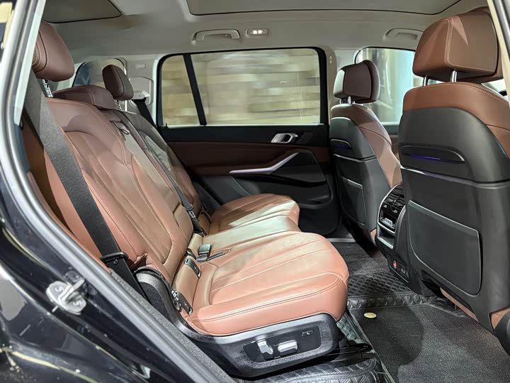 Фото 22 - BMW X7