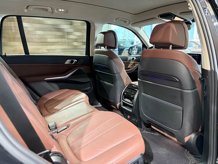 Фото 23 - BMW X7