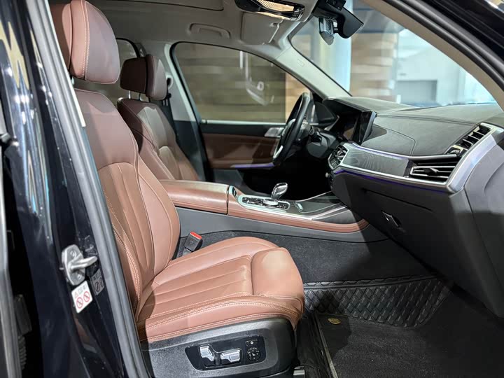 Фото 26 - BMW X7