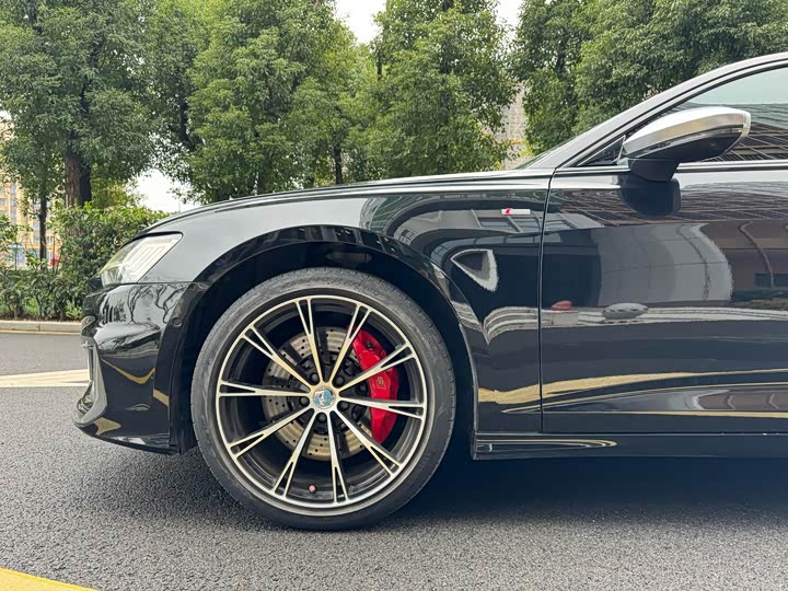 Фото 10 - Audi A6L