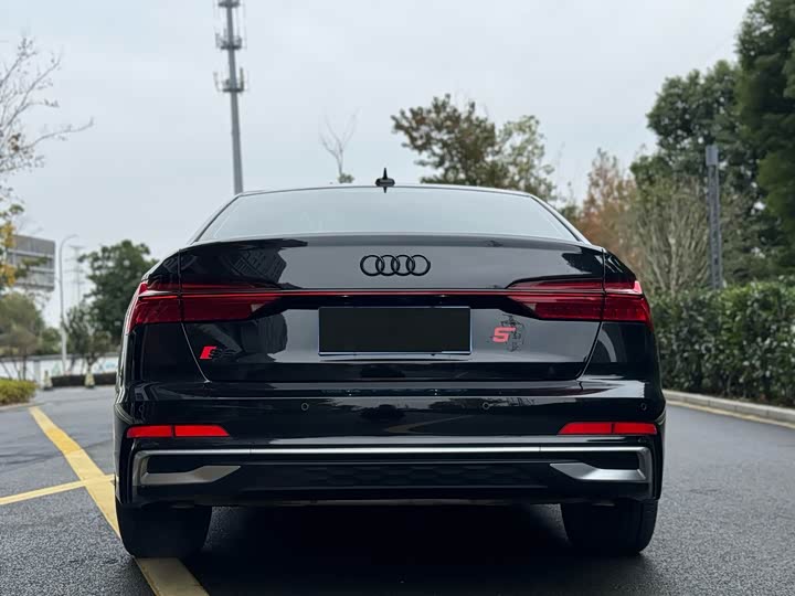 Фото 13 - Audi A6L