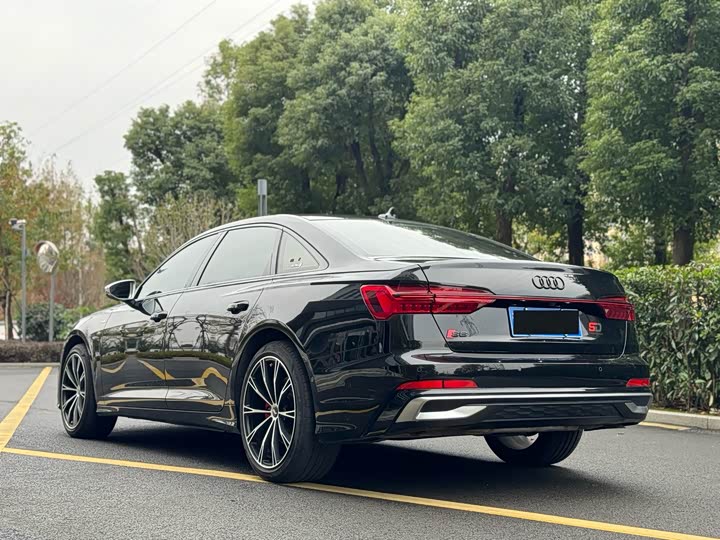 Фото 14 - Audi A6L