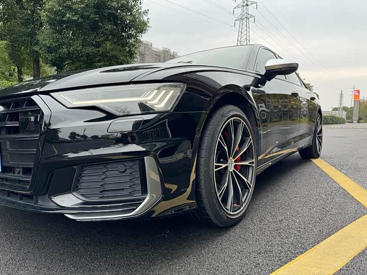 Фото 4 - Audi A6L