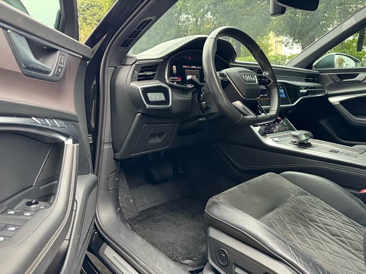 Фото 5 - Audi A6L