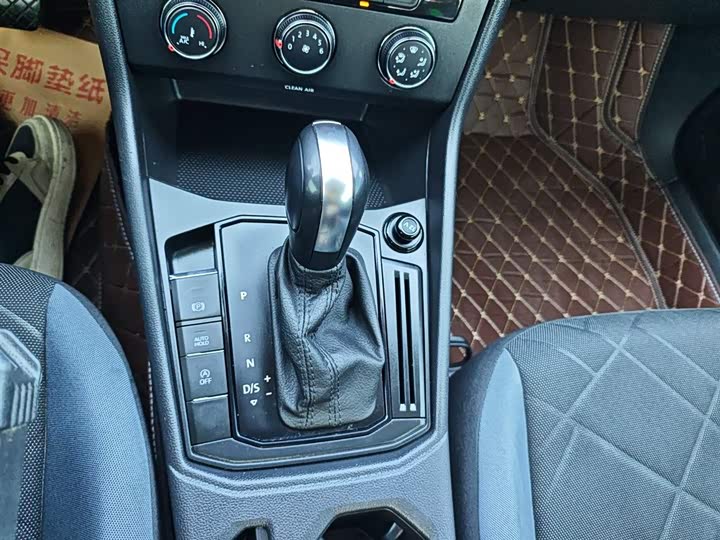 Фото 14 - Volkswagen Lavida