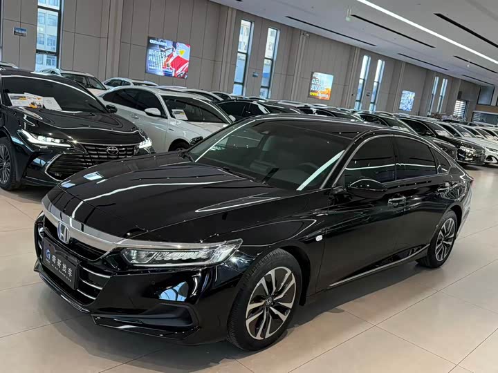 Фото 3 - Honda Accord