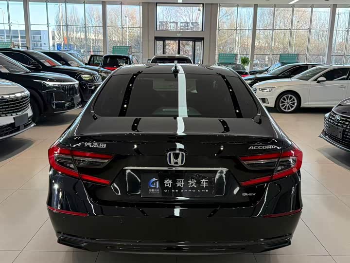 Фото 4 - Honda Accord