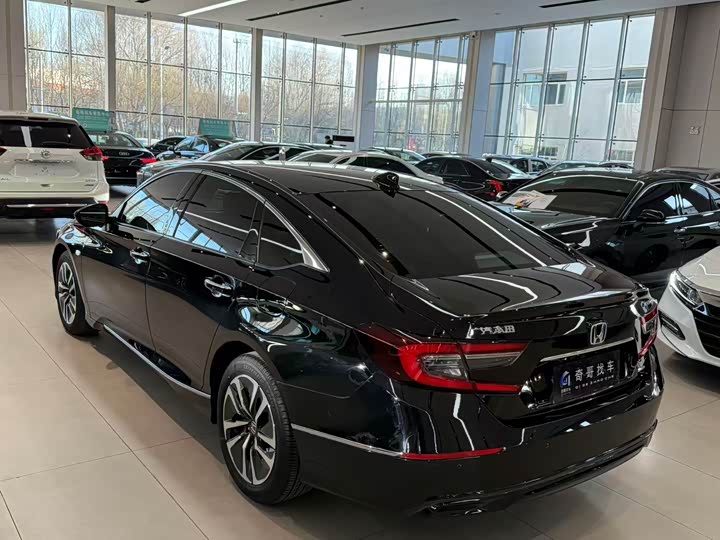 Фото 5 - Honda Accord