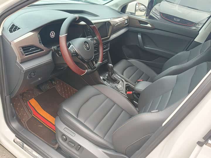 Фото 4 - Volkswagen Tharu