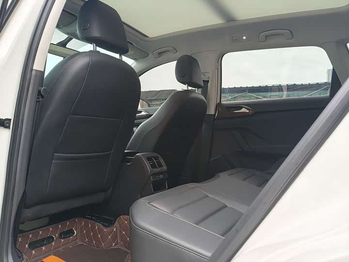 Фото 5 - Volkswagen Tharu